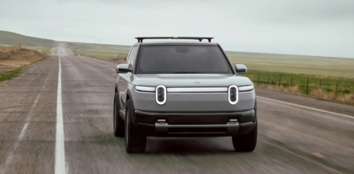 Сообщается, что у Rivian R2 порт для зарядки будет расположен сзади со стороны водителя.