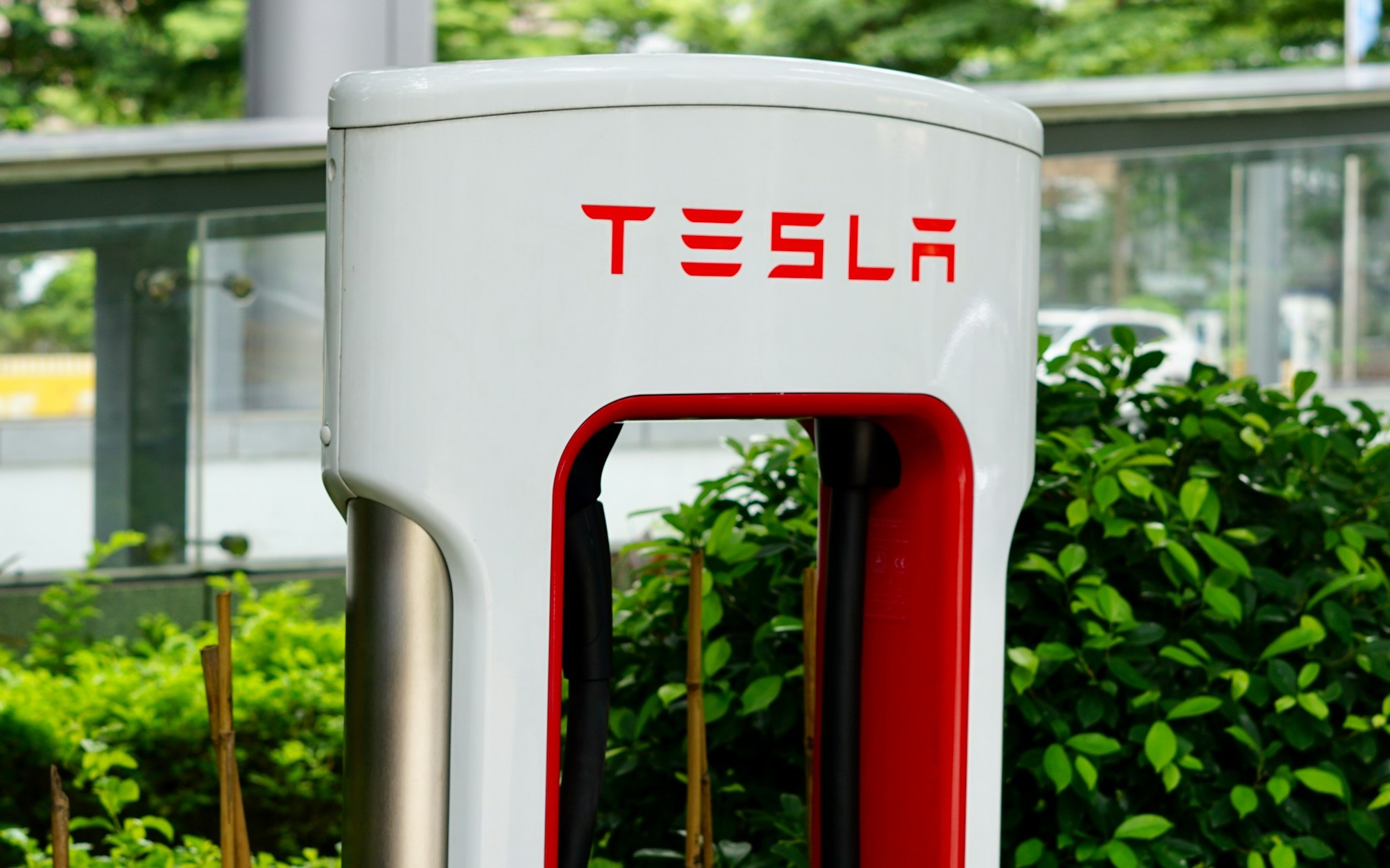 Испытание Tesla Supercharger в Калифорнии достигло более 320 кВт