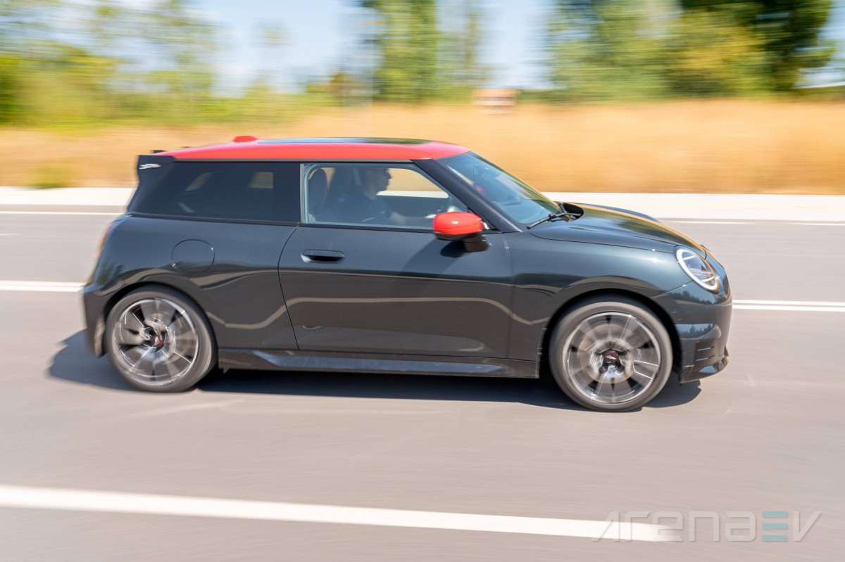 Mini Cooper SE JCW review