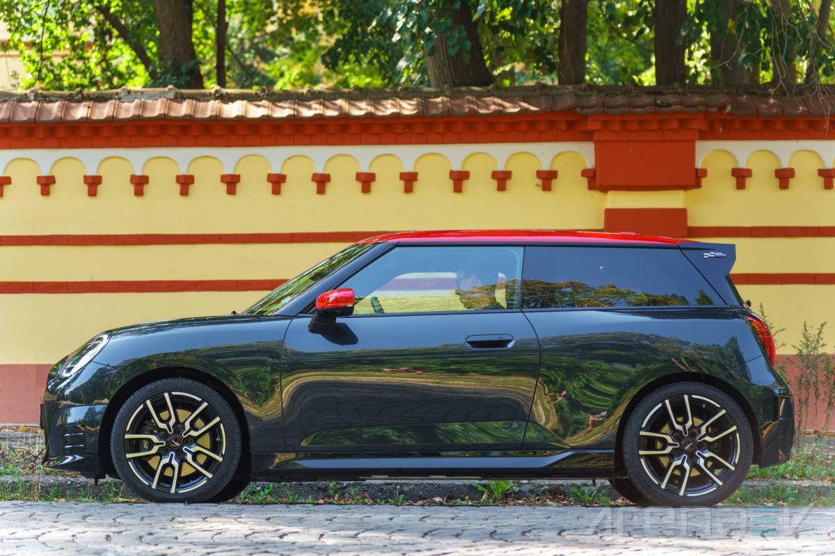 Mini Cooper SE JCW review