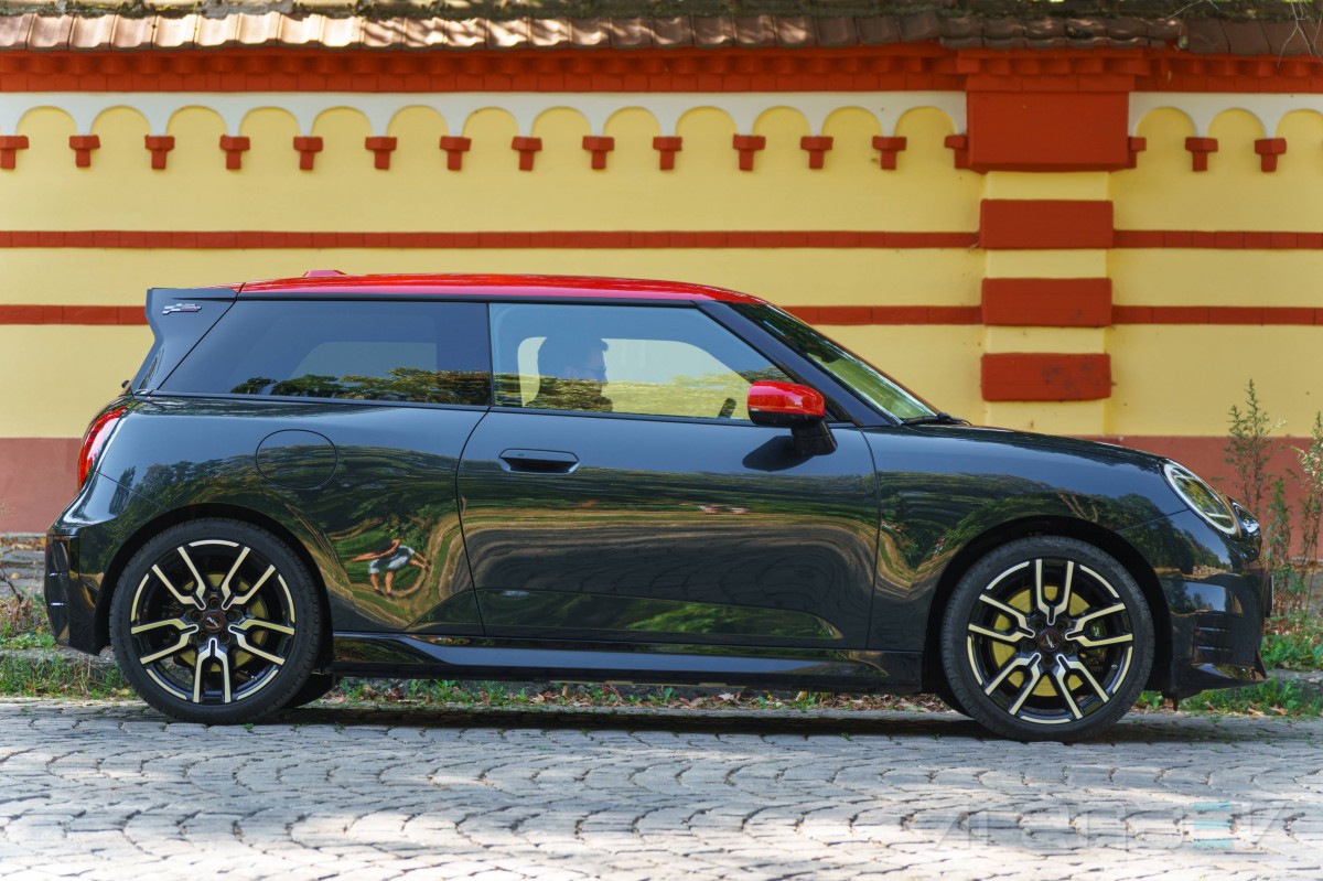 Mini Cooper SE JCW review