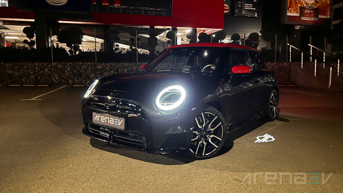 Mini Cooper SE JCW review