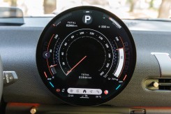 You can get a different speedometer depending on the drive mode.