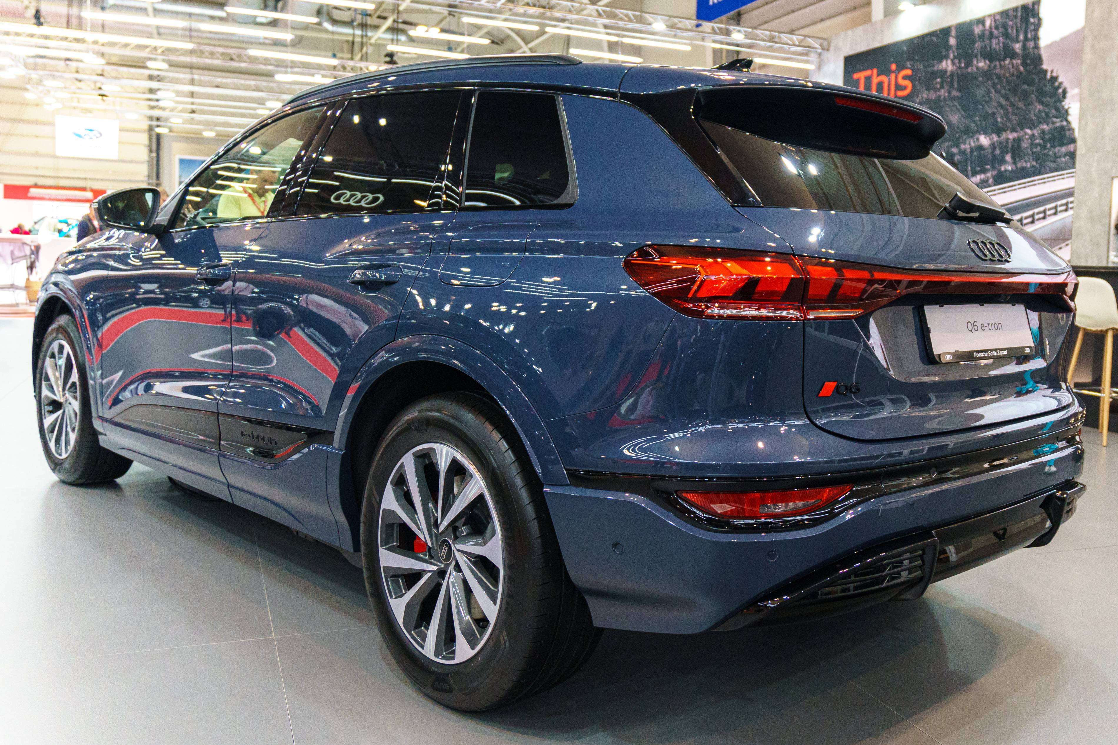 Innenraum, Design und Ausstattung des Audi Q6 e-tron 2025 im Test