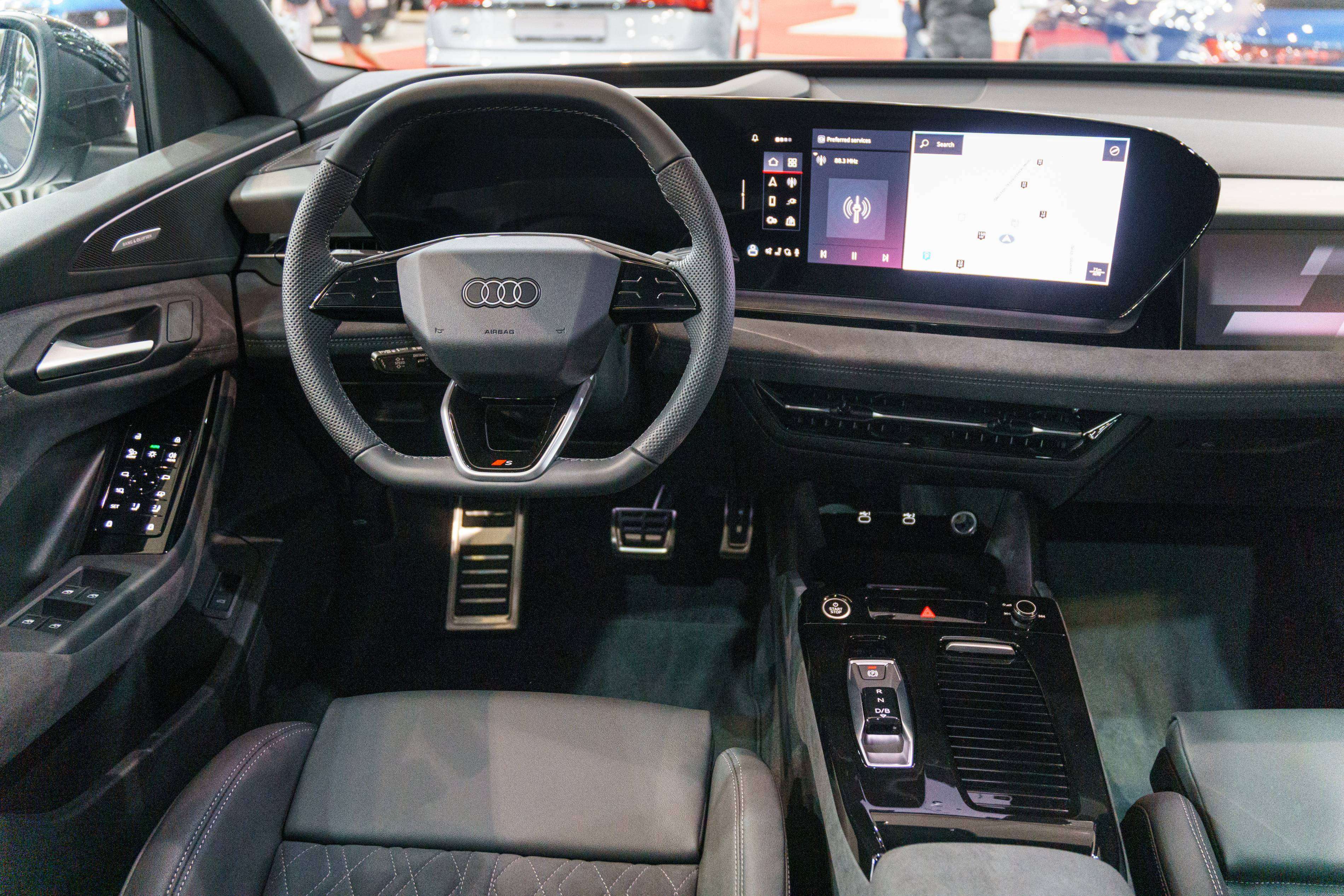 2025 Audi Q6 e-tron interior, design, and features review