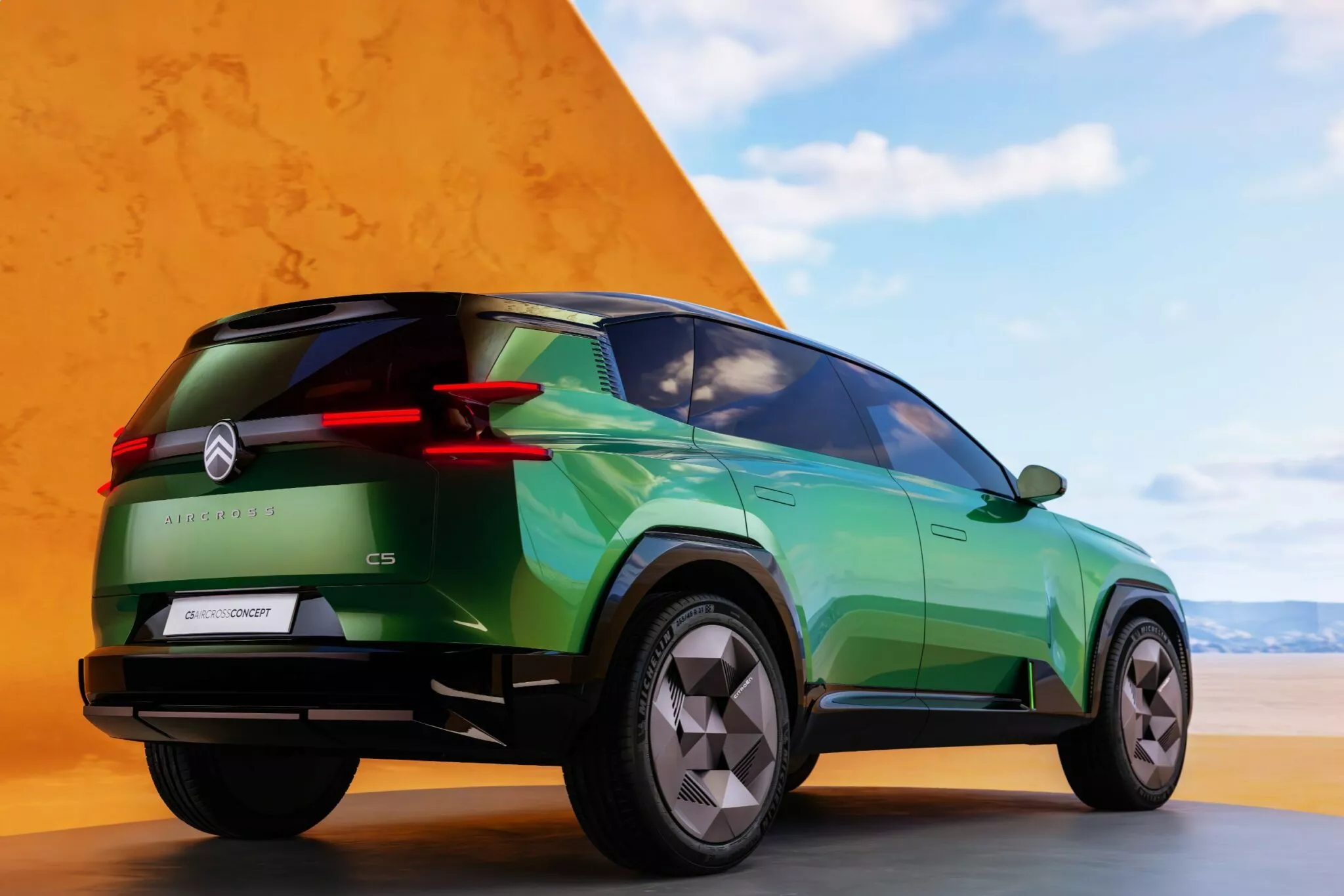 Citroen reinvents the family SUV with the C5 Aircross Concept