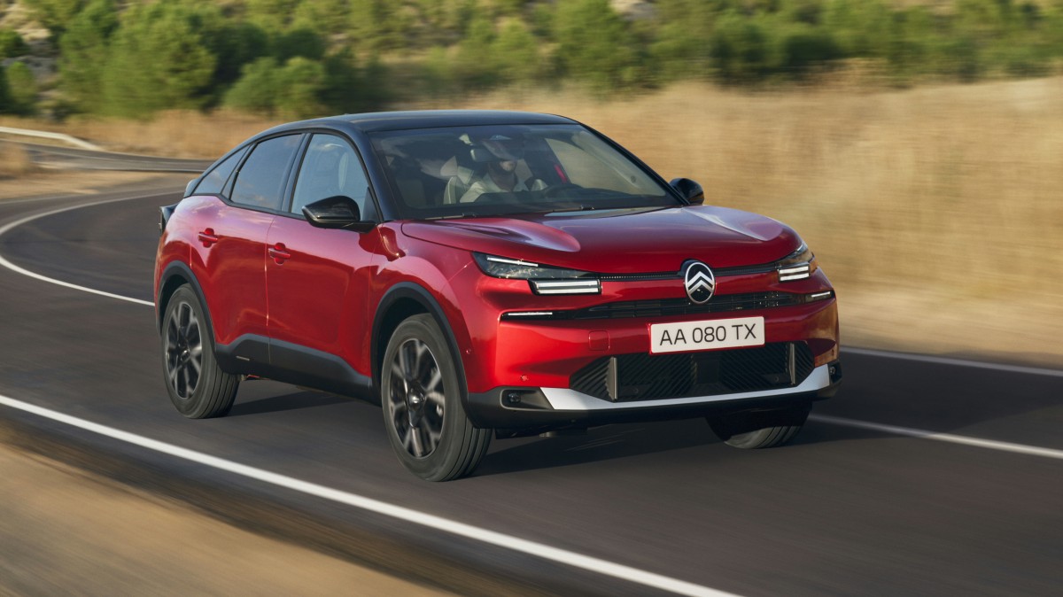 Citroen reimagines the e-C4 and e-C4 X for 2025