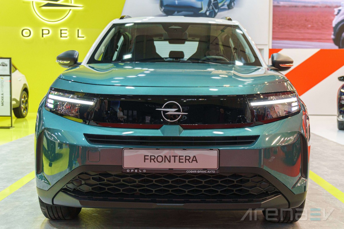 Opel Frontera interior, design, and features review