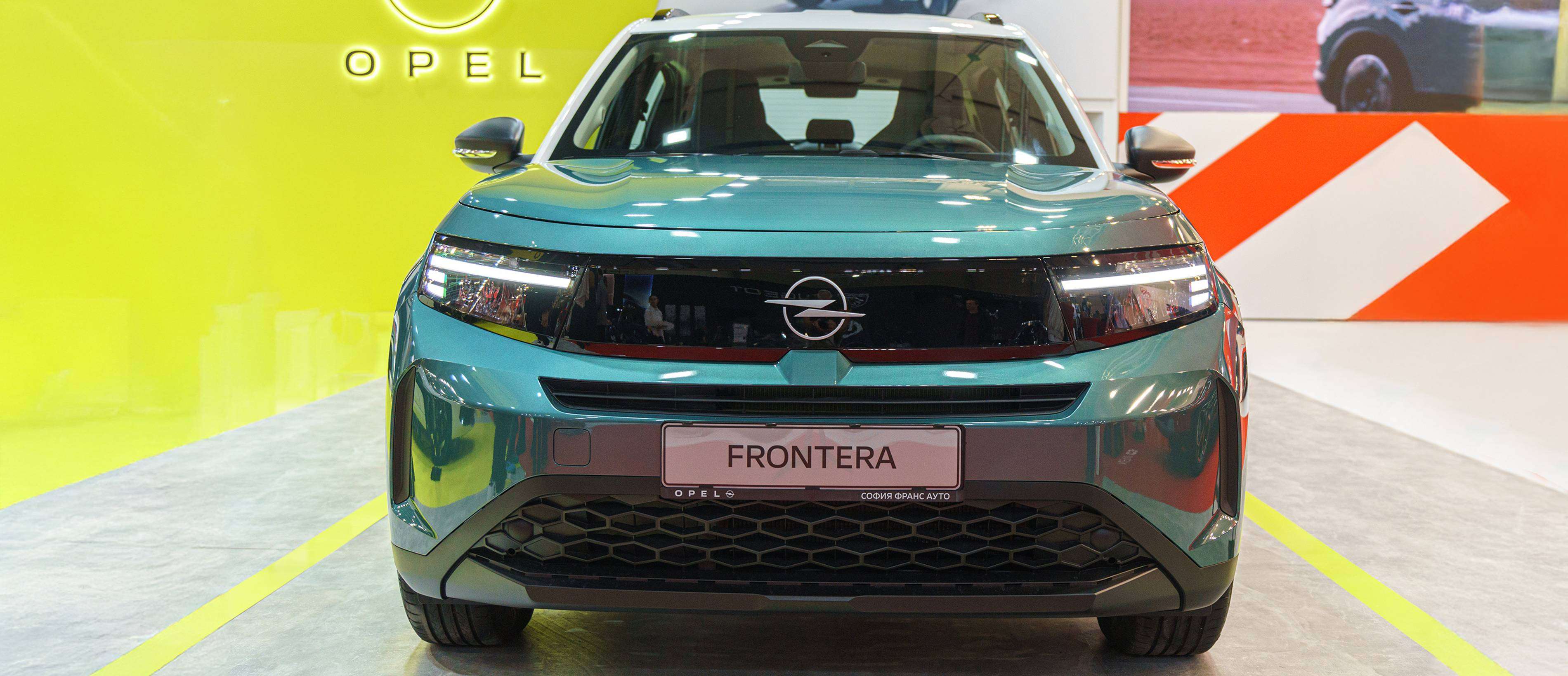 Opel Frontera interior, design, and features review