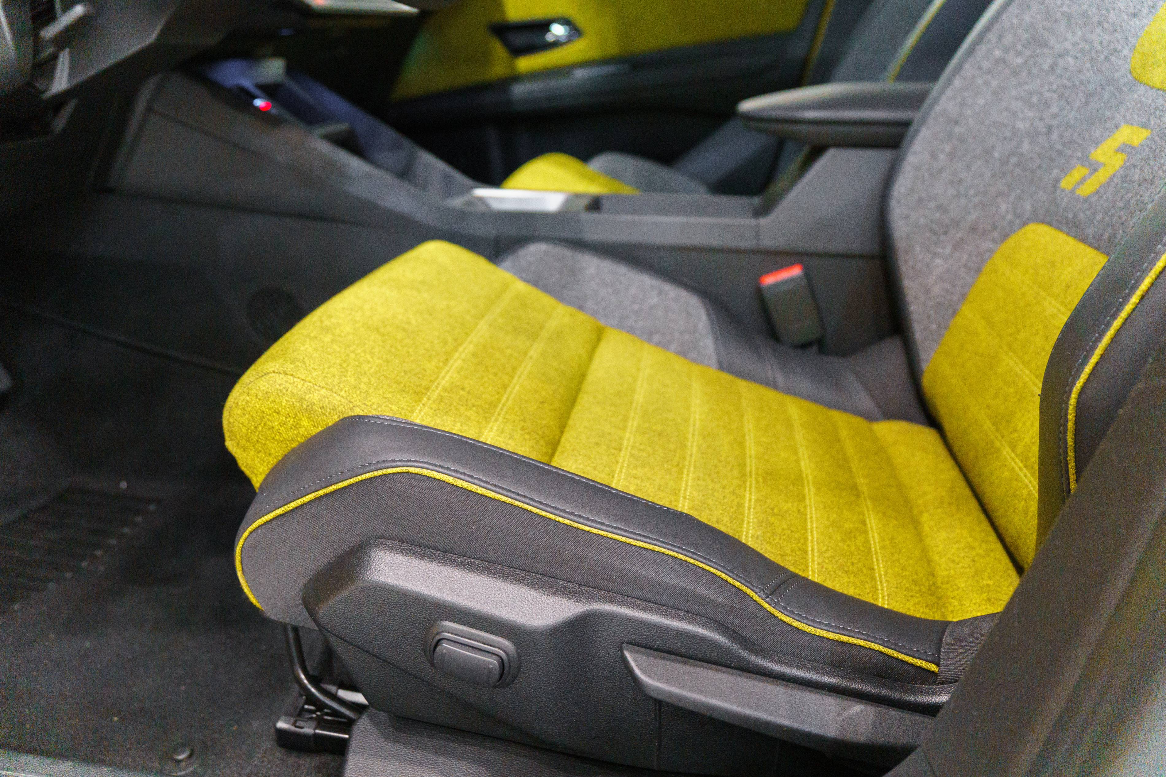 Renault 5 E-Tech interior, design and features review