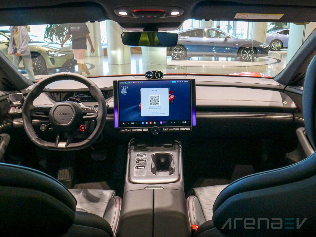 Xiaomi SU7 interior