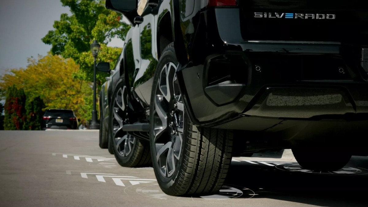 2025 Chevrolet Silverado EV gets ''Sidewinder'' crab walk capability