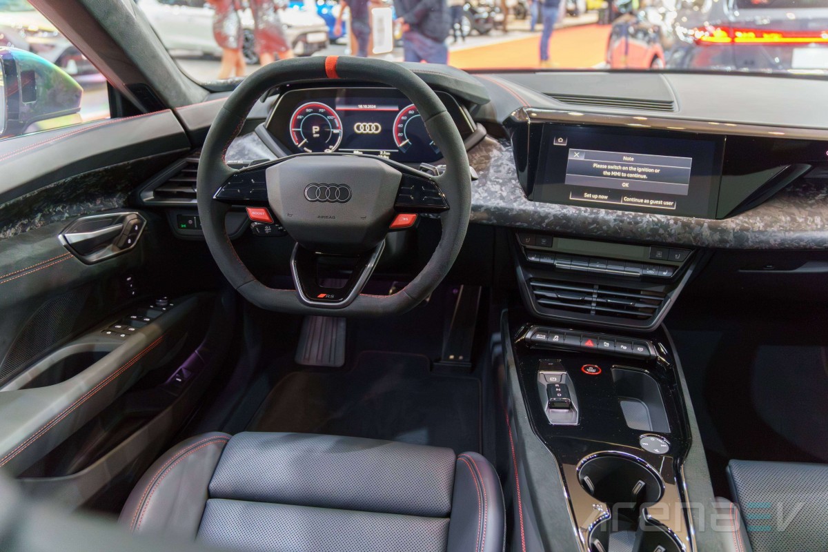 2025 Audi e-tron GT Performance interior, design and features review