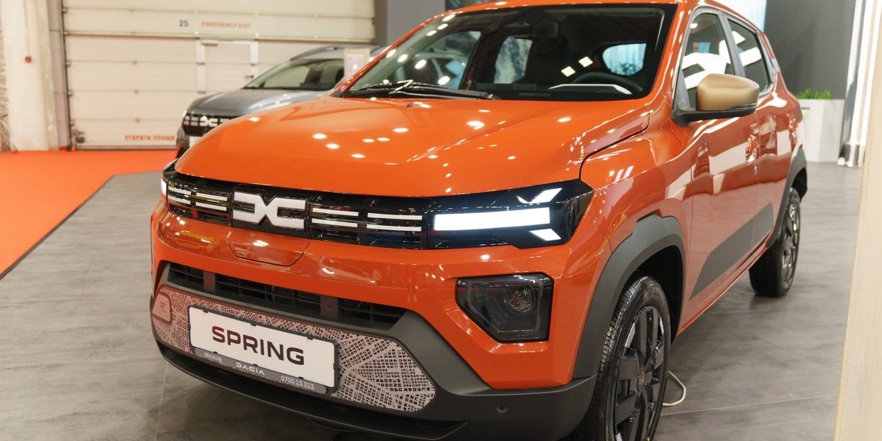 2025 Dacia Spring interior, design and features review - ArenaEV