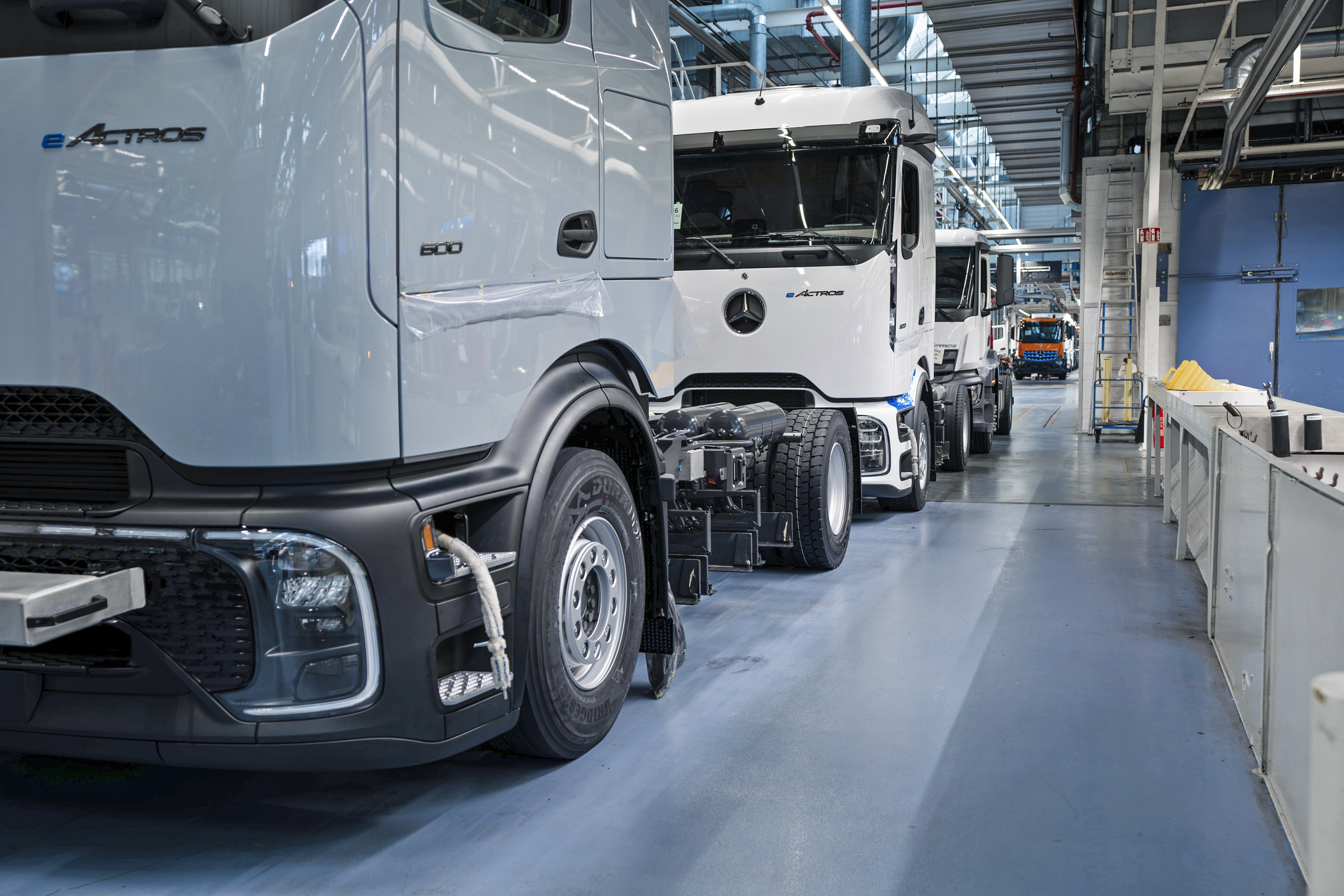 Mercedes kicks off production of fully electric eActros 600 semi truck