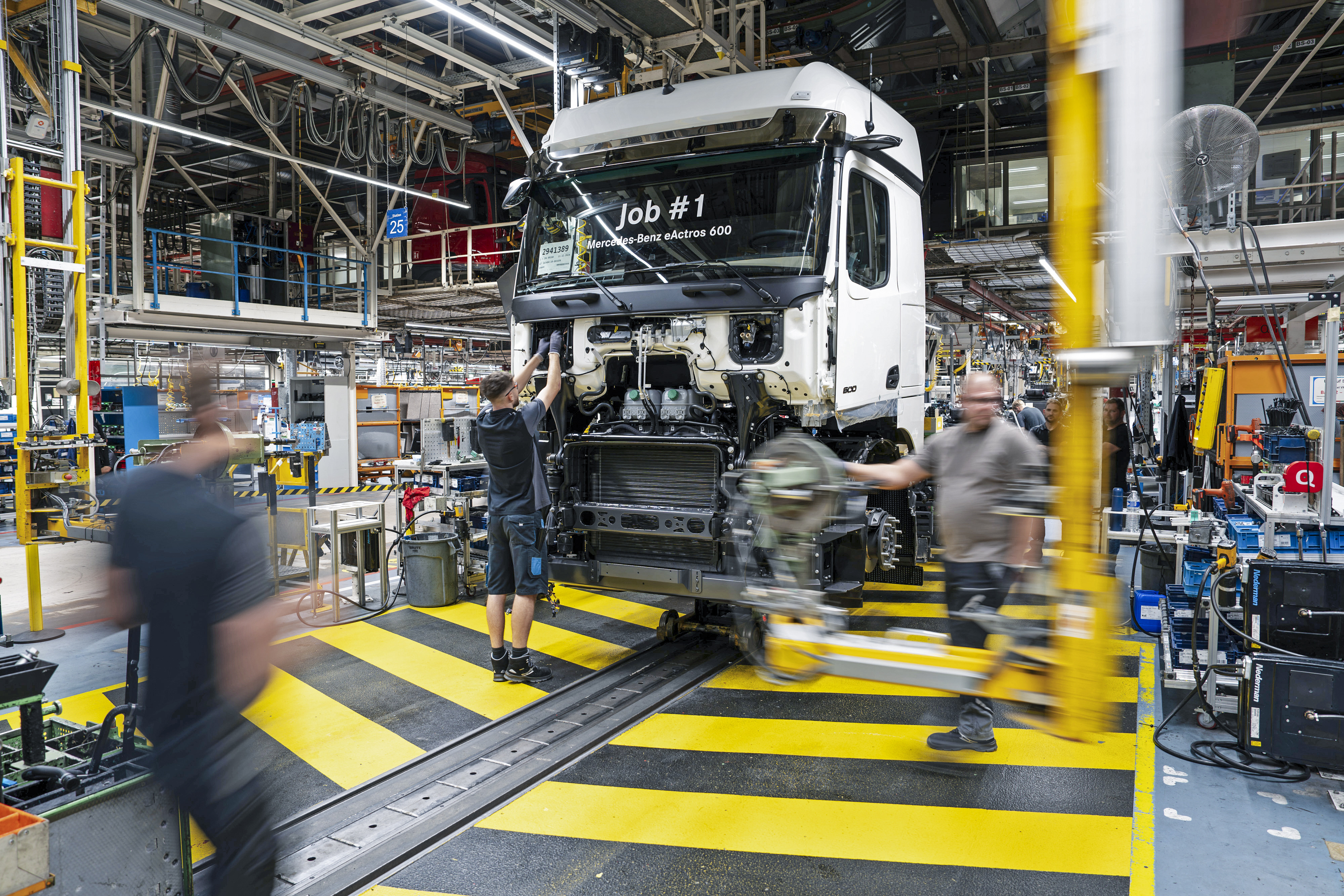 Mercedes kicks off production of fully electric eActros 600 semi truck