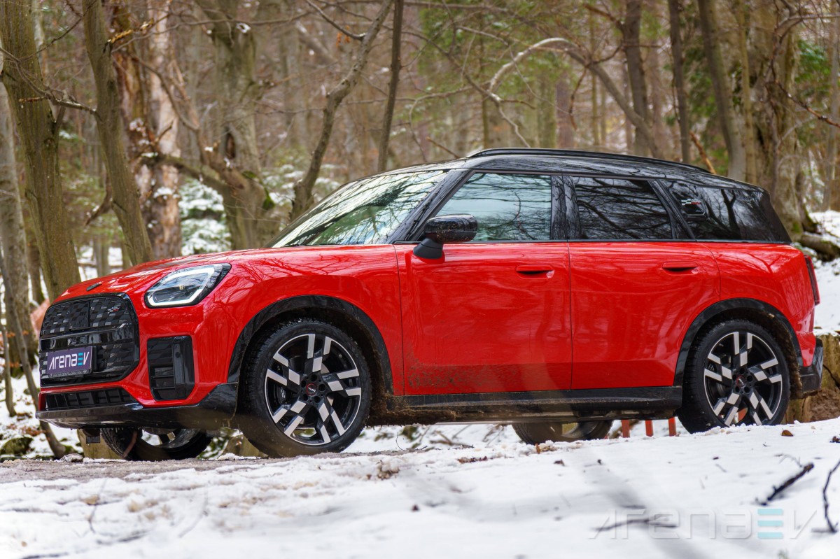 What is the range of the Mini Countryman SE ALL4 in the real world?