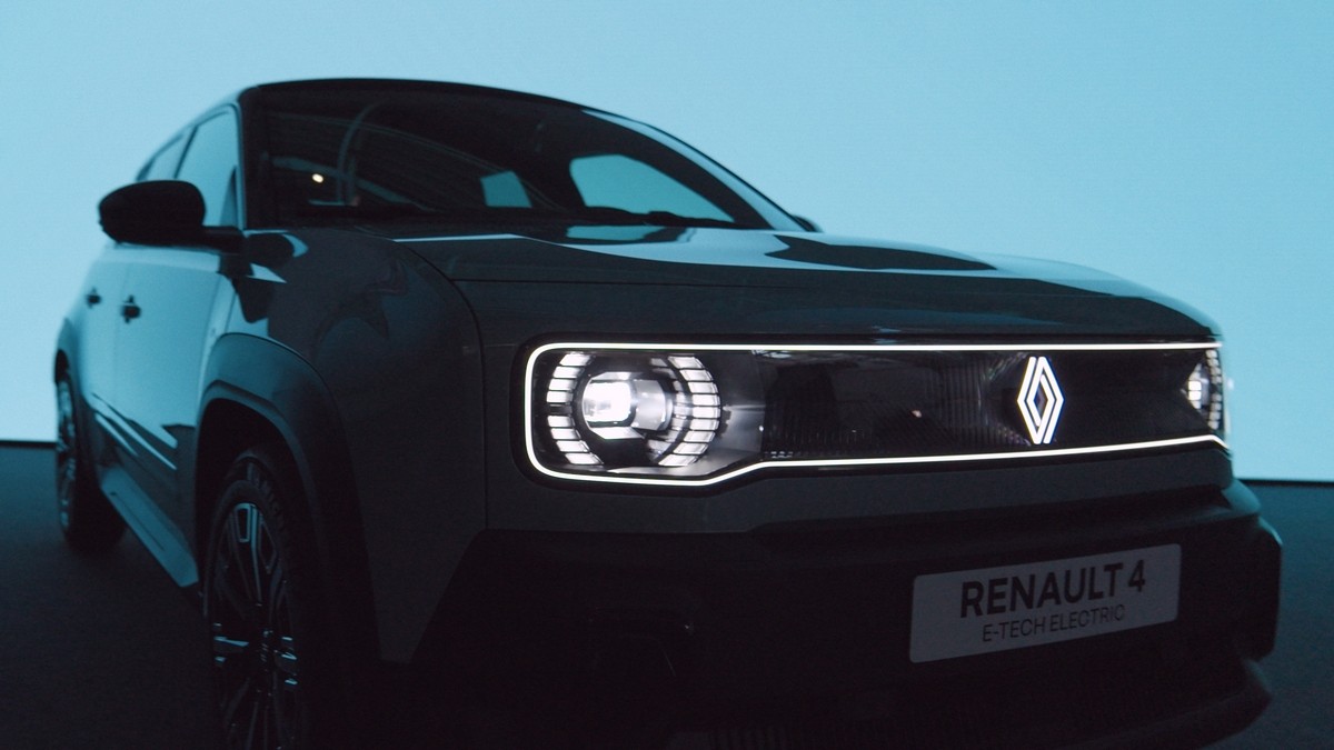 Renault 4 E-Tech electric's grille is a first for the brand