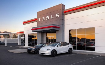 Tesla shifts gears and offers lease buyouts