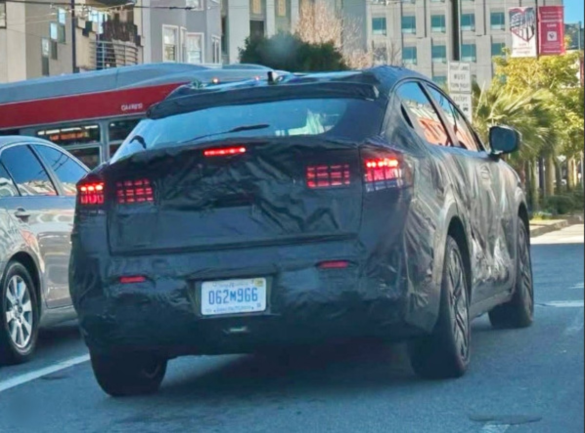 Nissan next-gen Leaf spotted in the wild