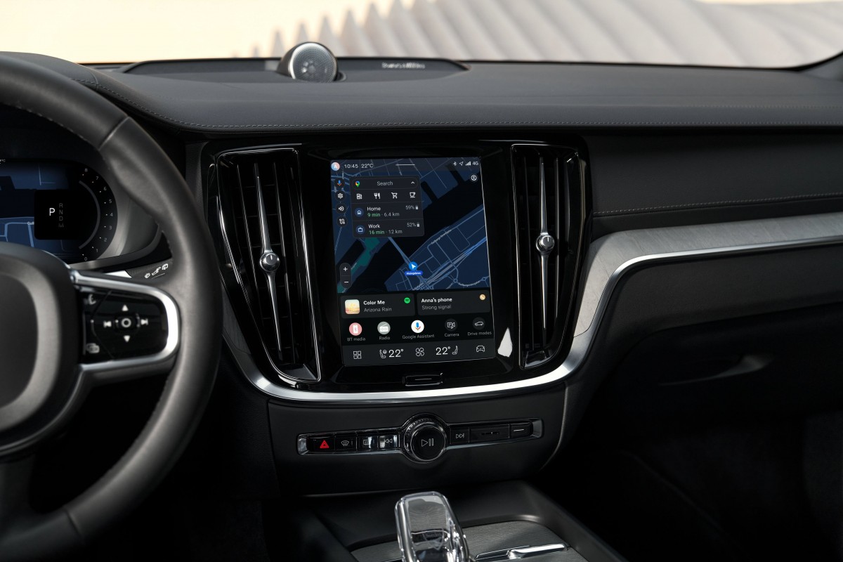 Volvo introduces a new UX for EX40 and Plug & Charge support for EX30 and EX40