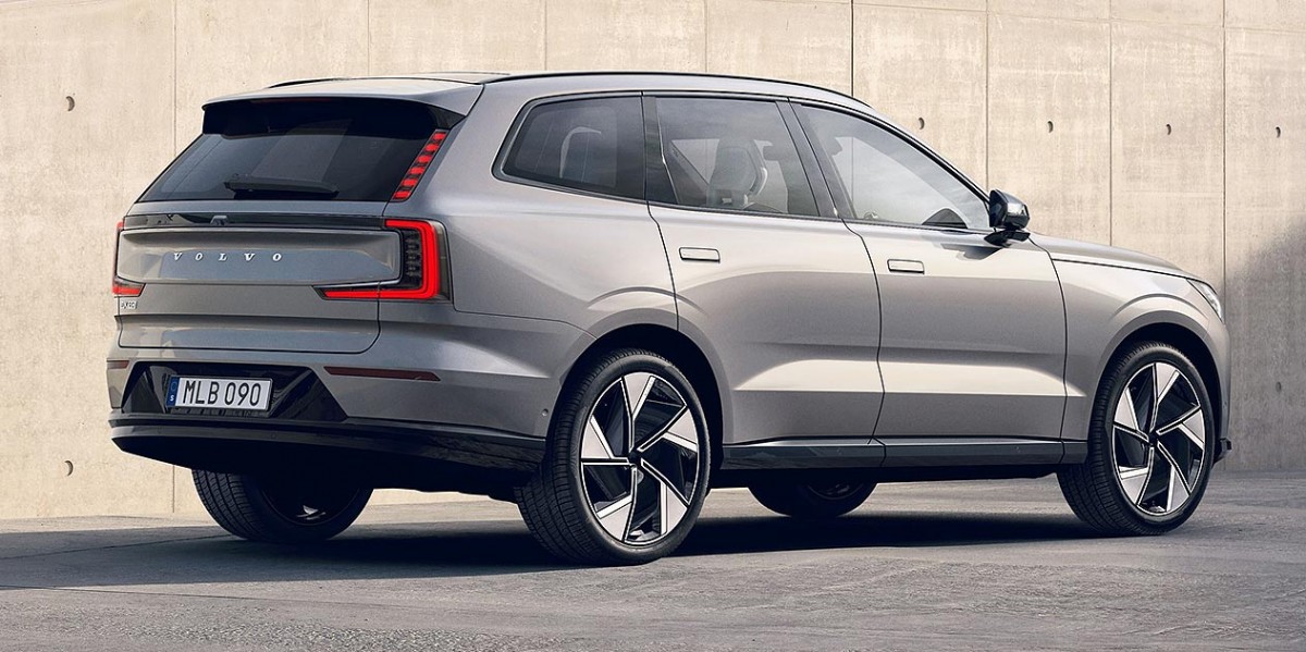 Volvo reveals US pricing for EX30 and EX90 electric SUVs