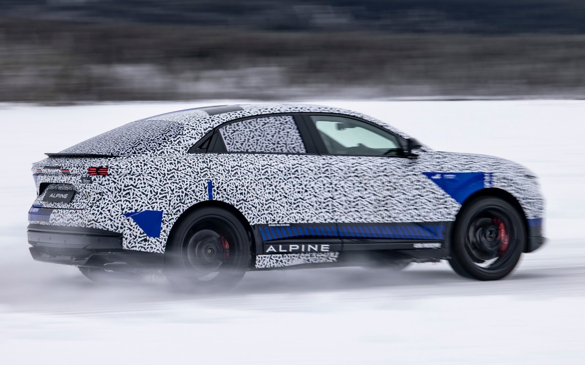 Alpine A390 undergoes winter testing, its dimensions revealed