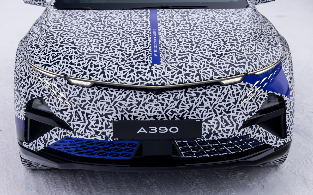 Alpine A390 undergoes winter testing, its dimensions revealed