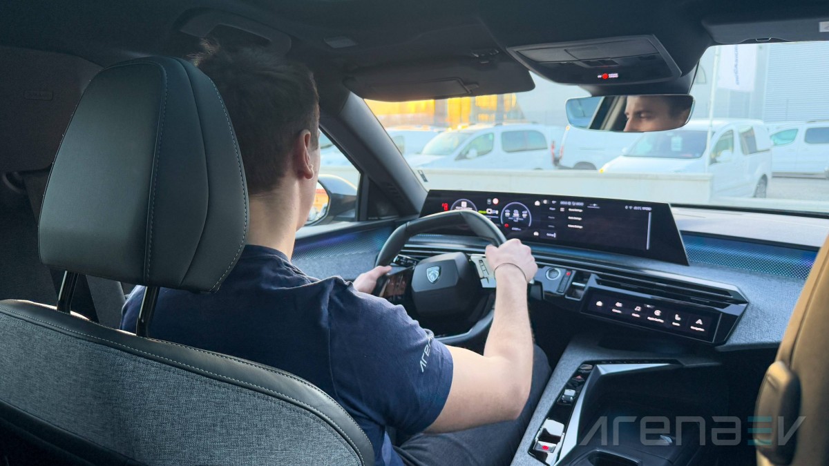 Peugeot e-3008 230 FWD review