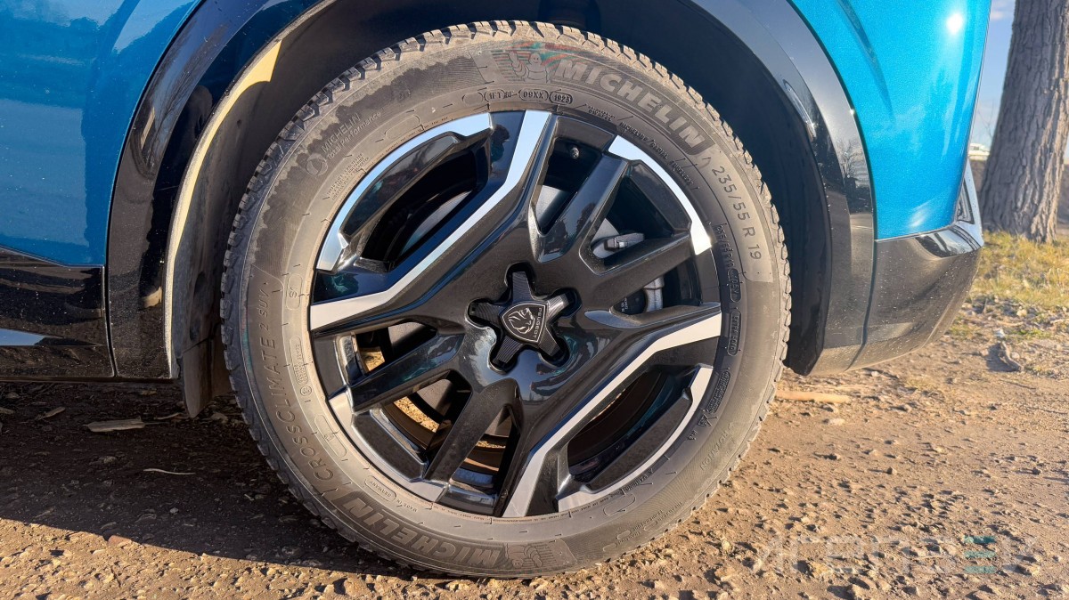 Peugeot e-3008 230 FWD review
