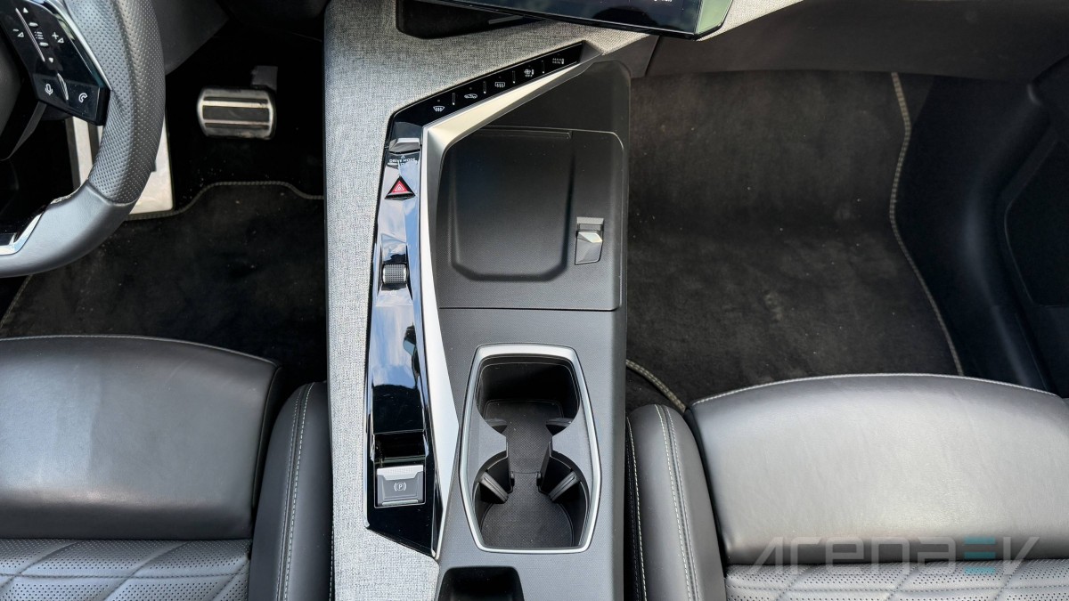 Peugeot e-3008 230 FWD review