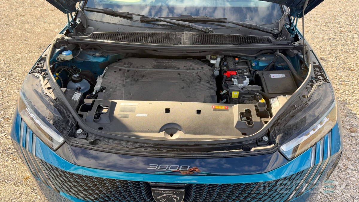 Peugeot e-3008 230 FWD review