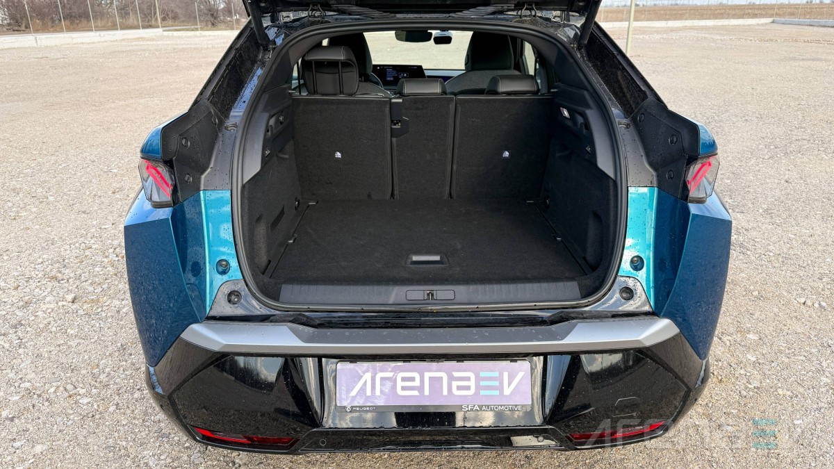 Peugeot e-3008 230 FWD review