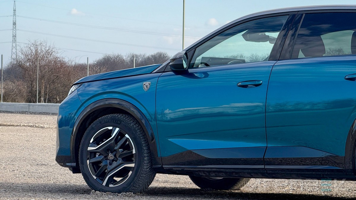 Peugeot e-3008 230 FWD review