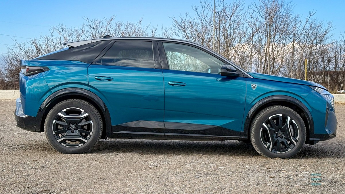 Peugeot e-3008 230 FWD review