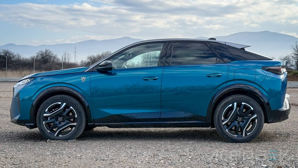 Peugeot e-3008 230 FWD review