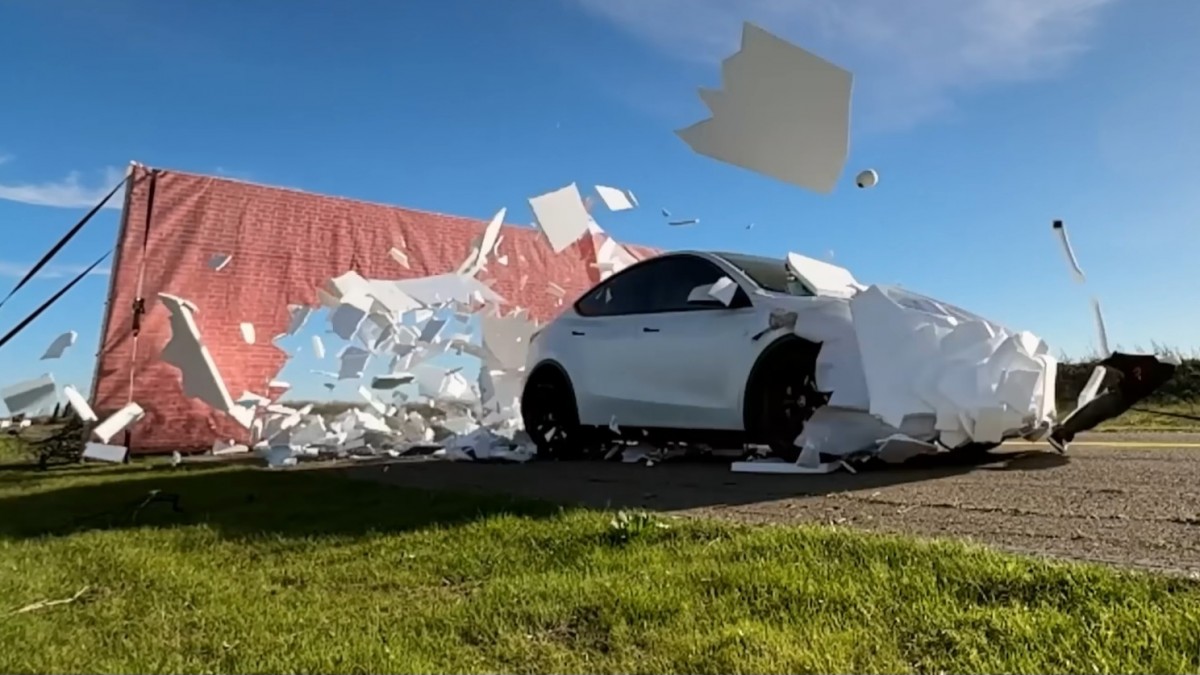 Tesla Autopilot tricked by painted wall, exposing camera-only limits