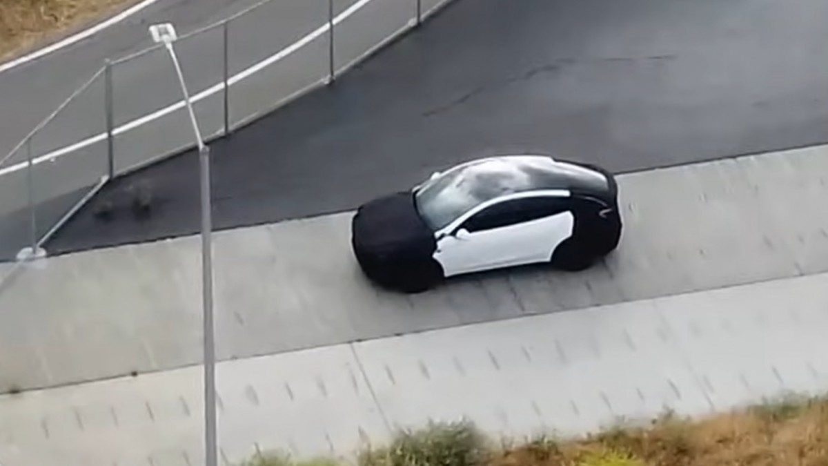 Fremont flyover fuels Tesla talk - is this the new Model Y Performance or the budget version?
