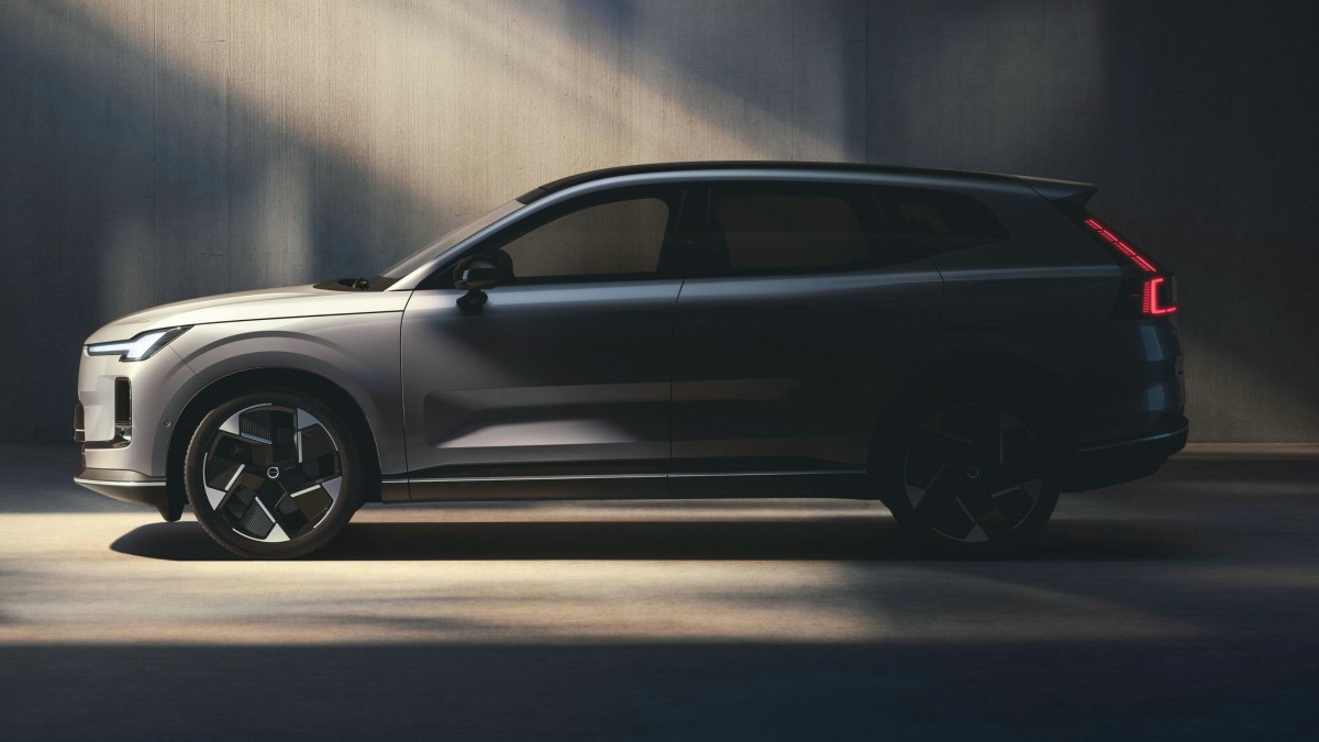 Volvo revives the XC70 name