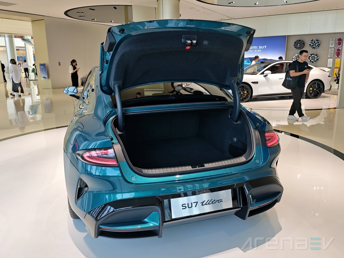 Xiaomi SU7 Ultra interior, design, and features review