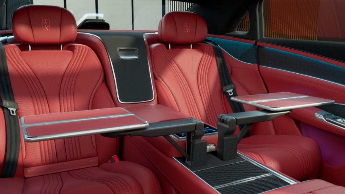 First units of the luxurious BYD Yangwang U7 are being delivered to Chinese customers