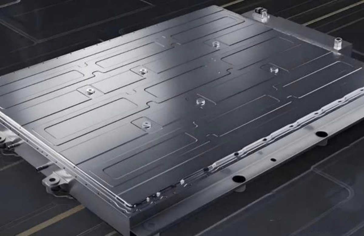 Huawei patents a new solid-state battery with <span title='3,000 km'>1,860 miles</span> range