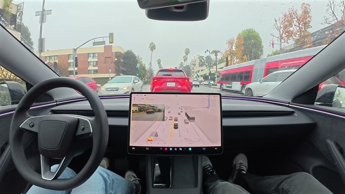 Tesla fights to keep crash info secret, cites competition, not just embarrassment