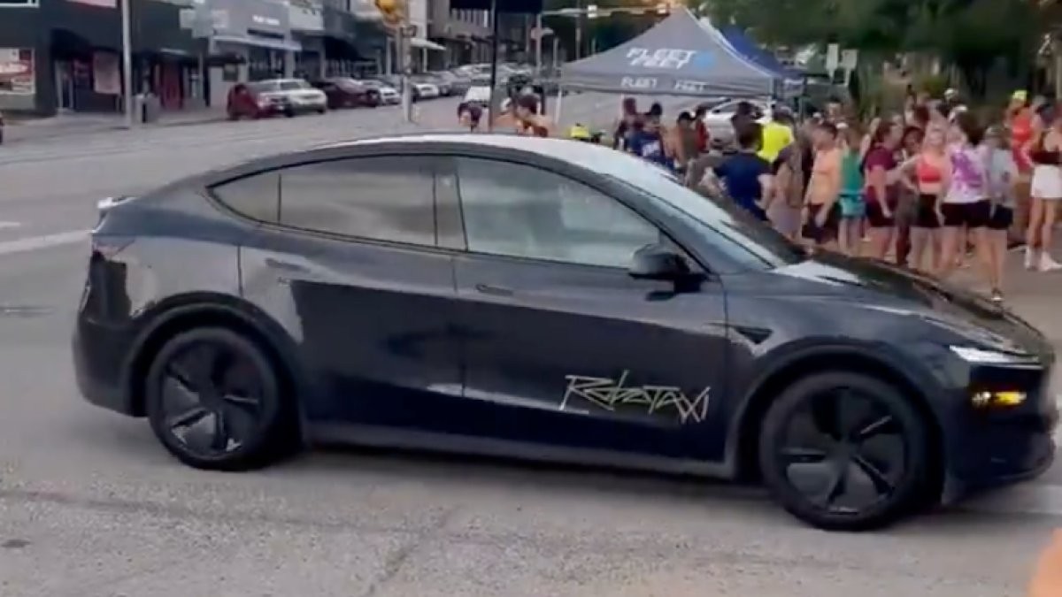 Tesla slams brakes on rumor of hiring ex-Cruise executive