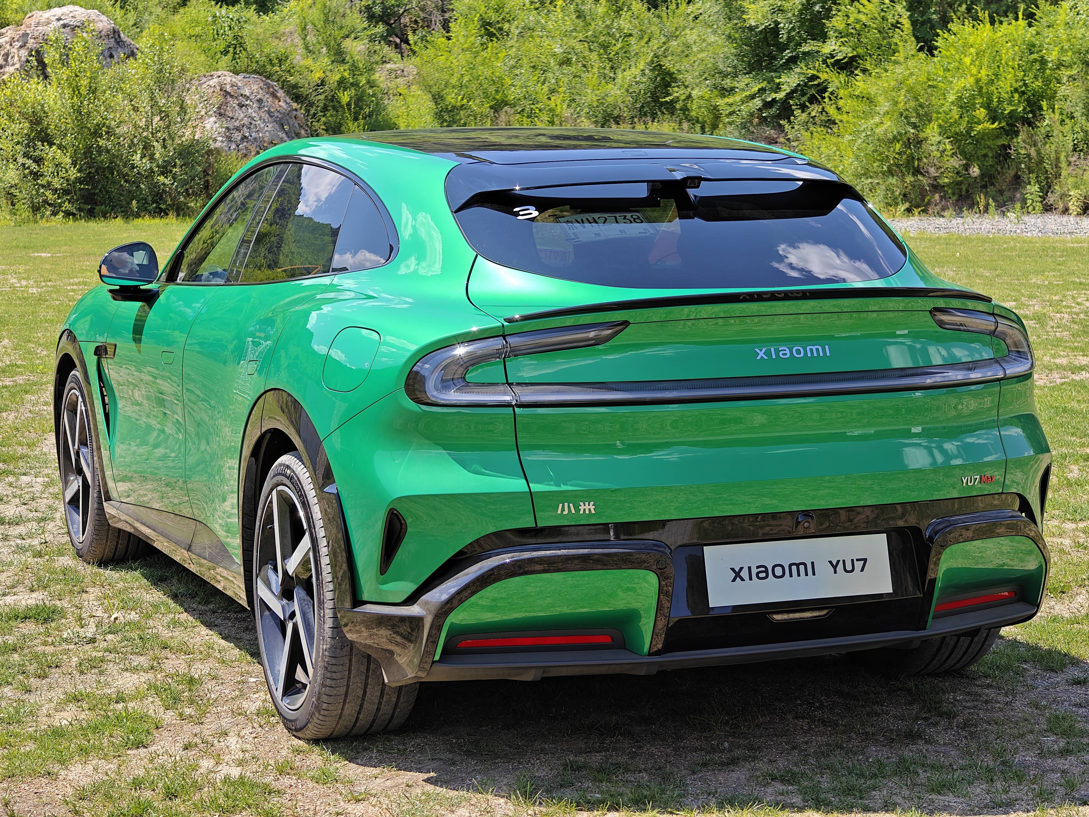 Such a lovely side profile, sporty rear
