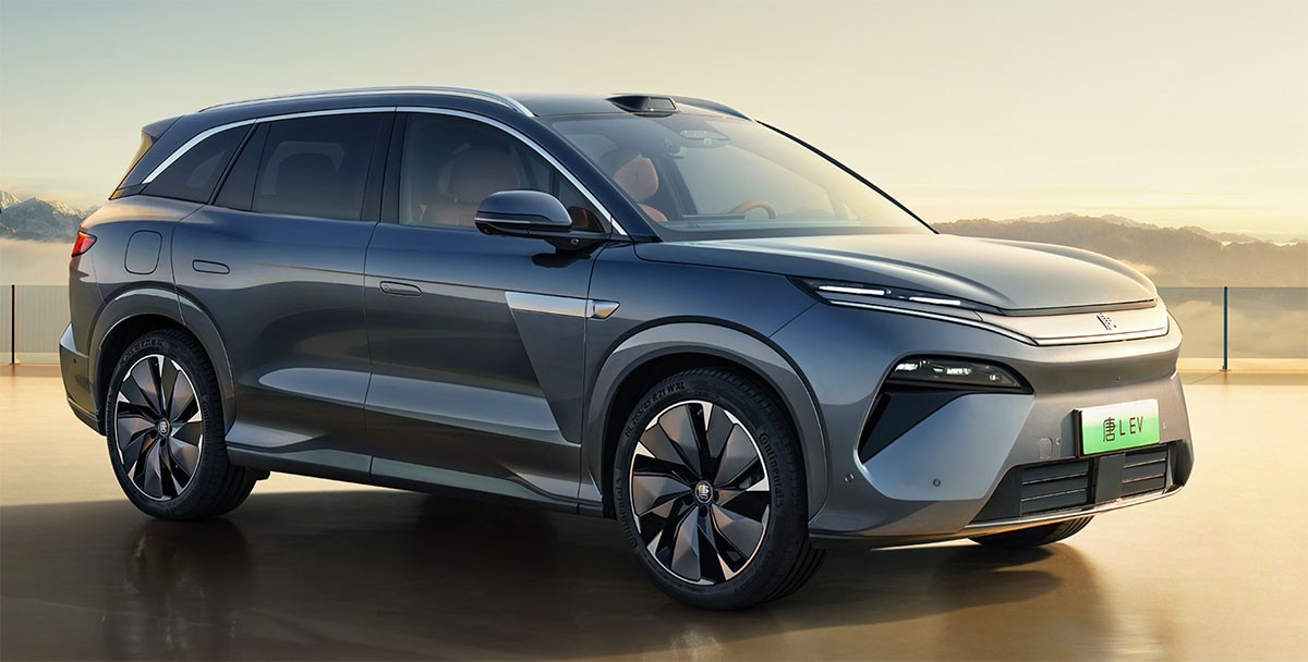 BYD turns latest Galaxy Watch into a digital car key