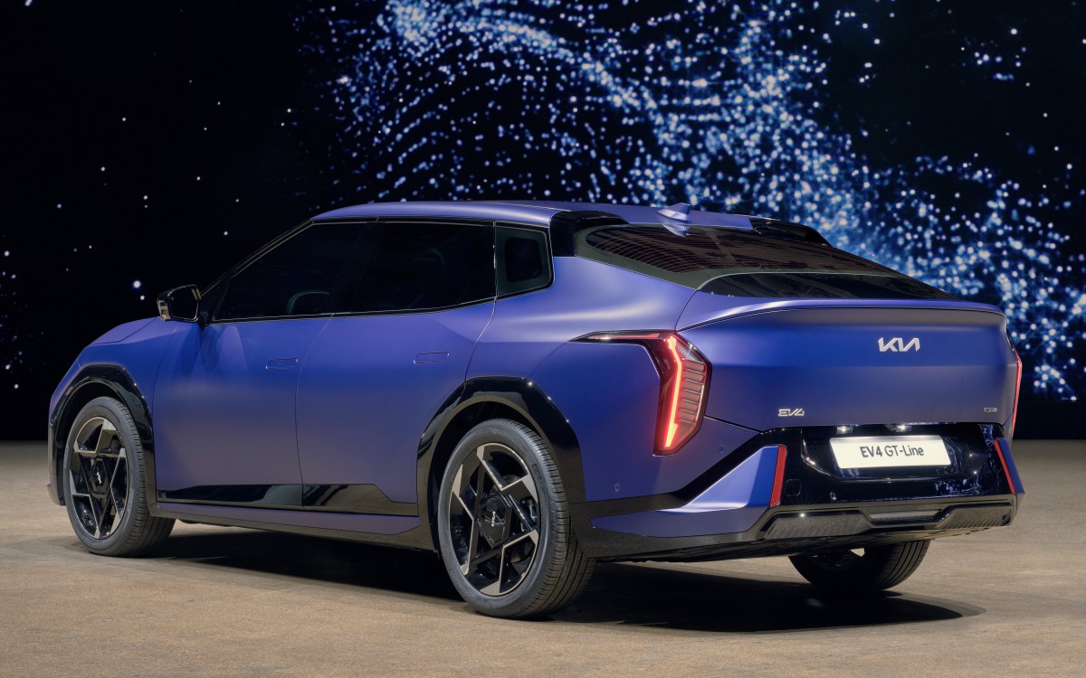 Kia EV4 Fastback orders start in the UK, here are the prices