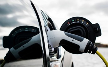 Senate bill pushes to scrap EV tax credits by September as Trump-Musk fallout continues