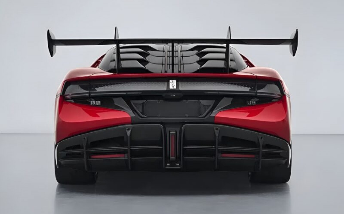 3,019 HP track version of the Yangwang U9 revealed in China