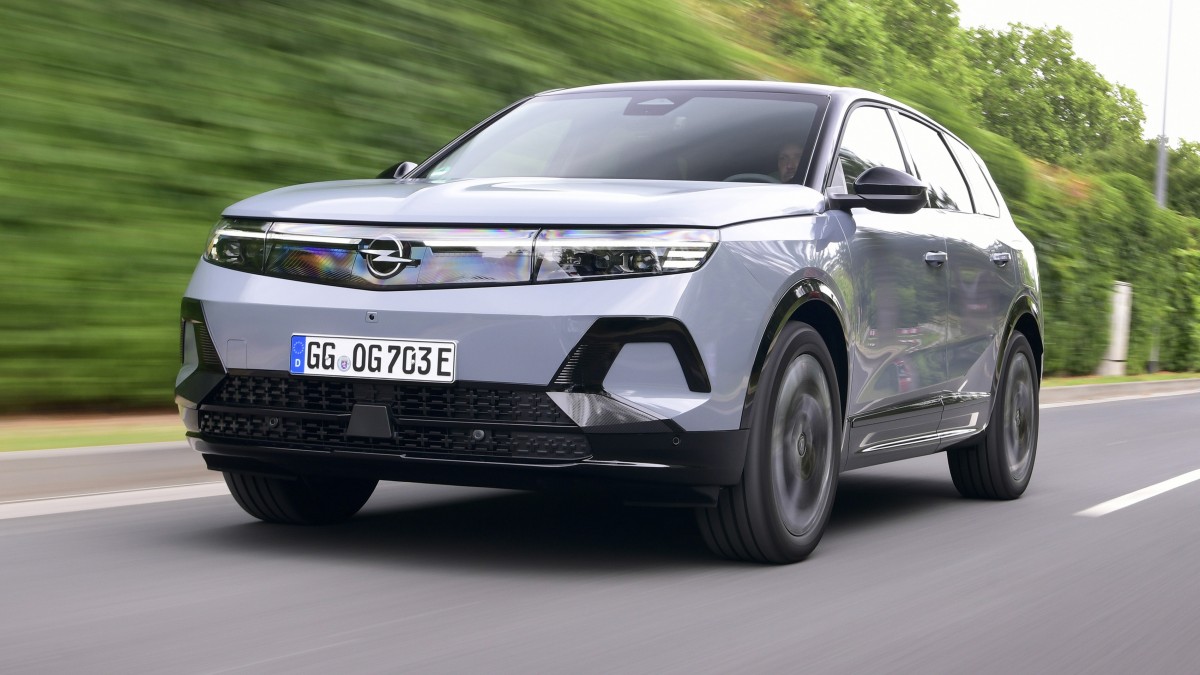 Electric Opel Grandland AWD blends family life with useful towing